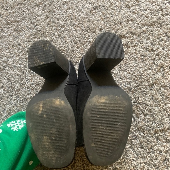 Carlos by Carlos Santana Black Leather Suede Heeled Boots with Floral Embroidery - Picture 4 of 7